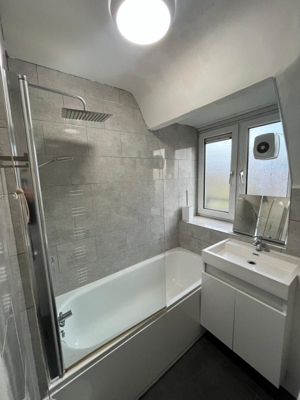 Newly Refurbished 2 Double Rooms- Bromley North