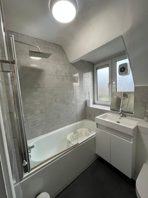 Newly Refurbished 2 Double Rooms- Bromley North