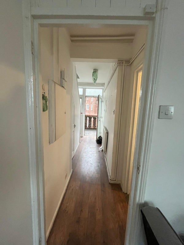 Newly Refurbished 2 Double Rooms- Bromley North