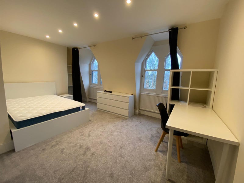 Double room in Queenstown Rd