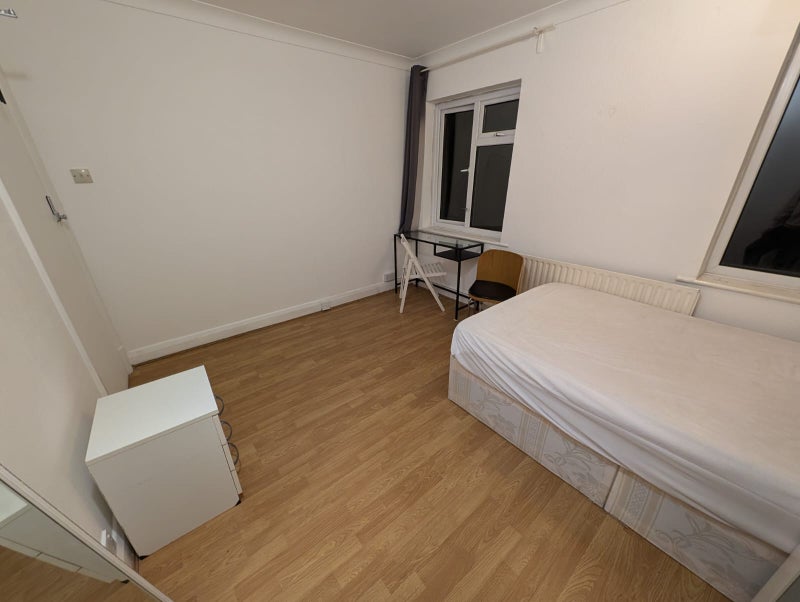 Double room with Garden near Sudbury Hill