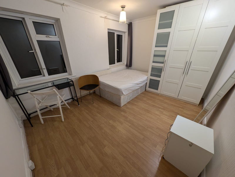 Double room with Garden near Sudbury Hill