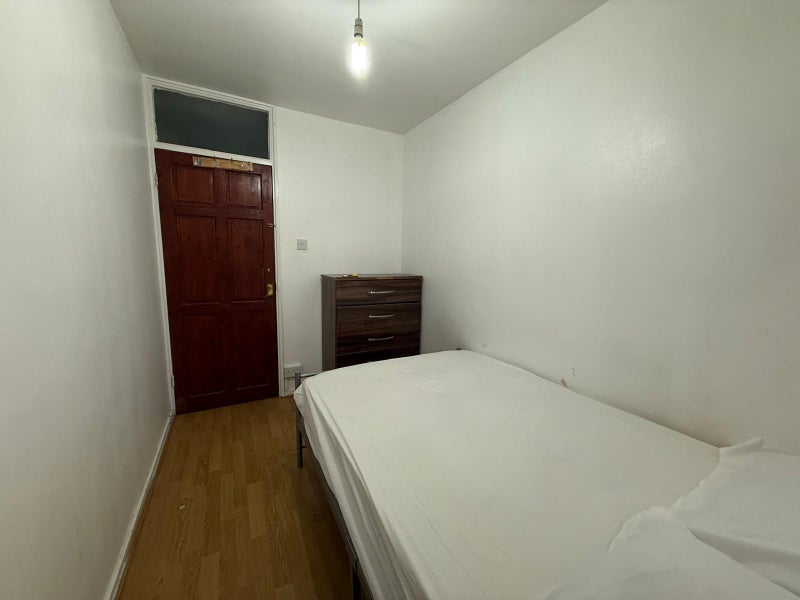 Spacious 3 Bedrooms Located Around Canary Wharf