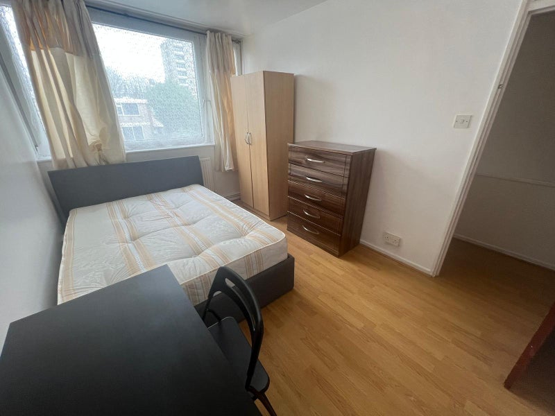 Spacious 3 Bedrooms Located Around Canary Wharf