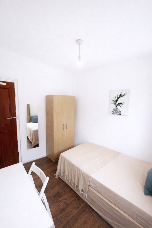Beautiful Single Room in  Willesden