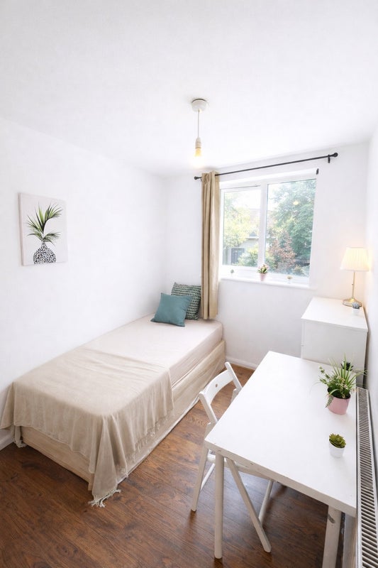 Beautiful Single Room in  Willesden