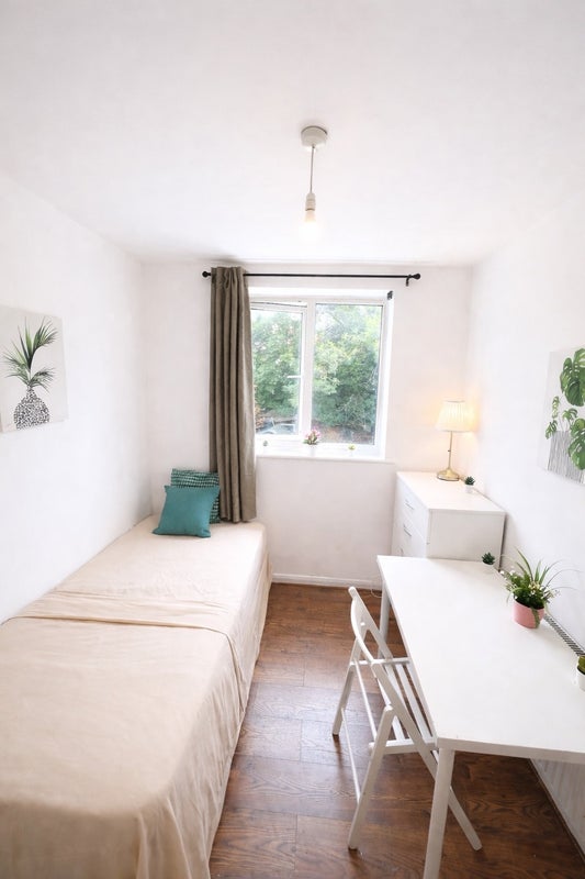 Beautiful Single Room in  Willesden