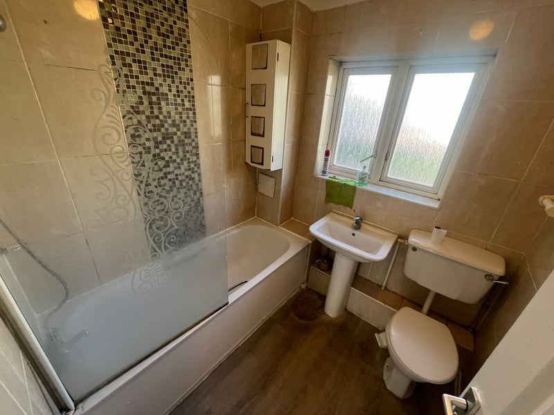 Beautiful 4 Bedrooms in poplar 