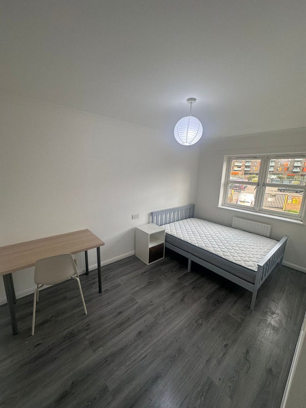 Beautiful 4 Bedrooms in poplar 