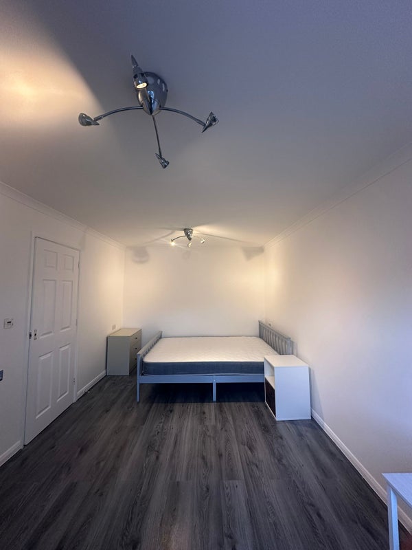 Beautiful 4 Bedrooms in poplar 