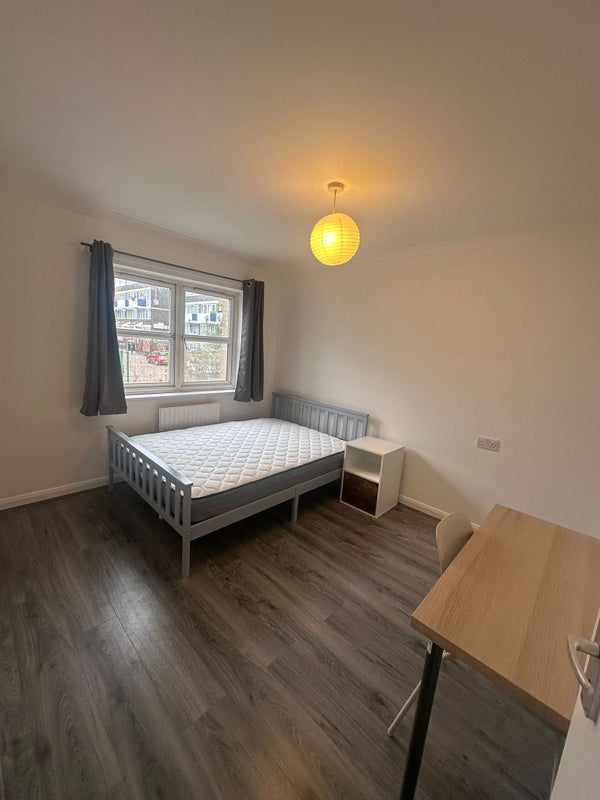 Beautiful 4 Bedrooms in poplar 