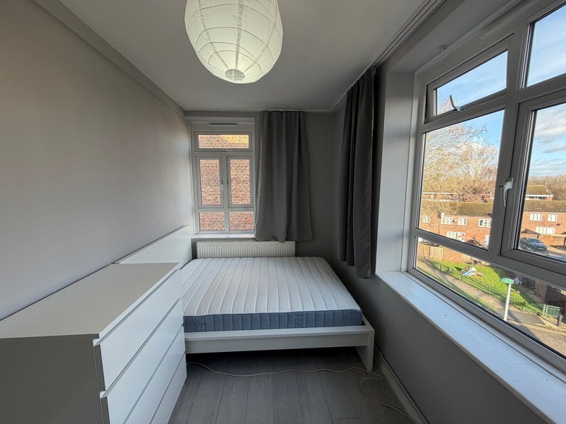 Nice Room Next The River!