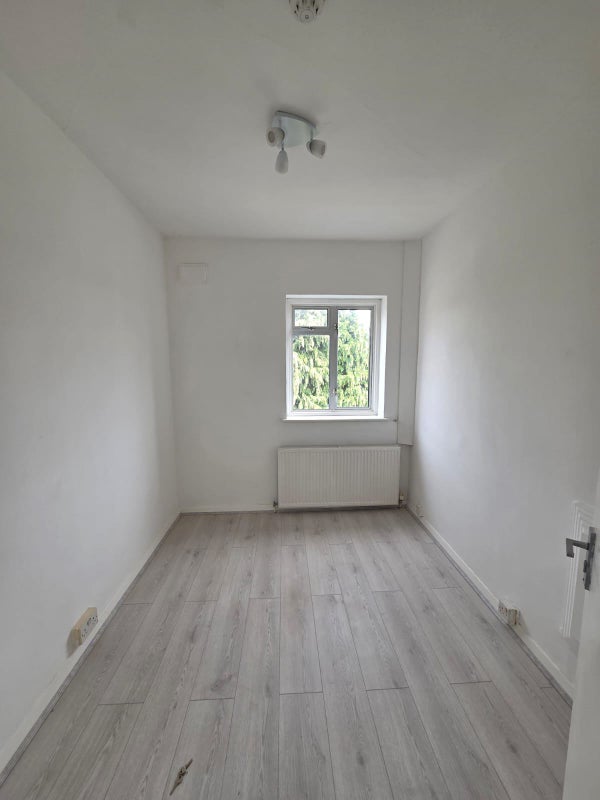 ☘️Newly Refurnished 6 Bedroom- 1 Room Available