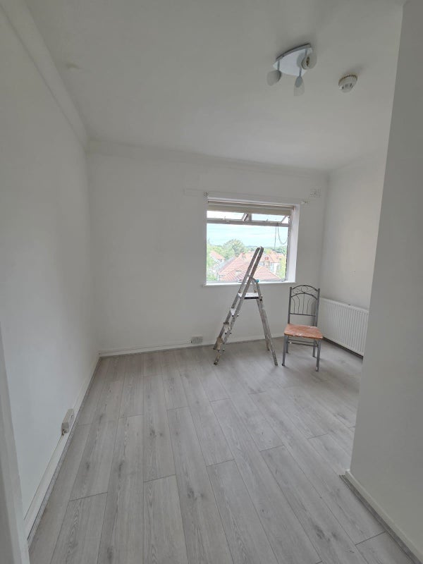 ☘️Newly Refurnished 6 Bedroom- 1 Room Available