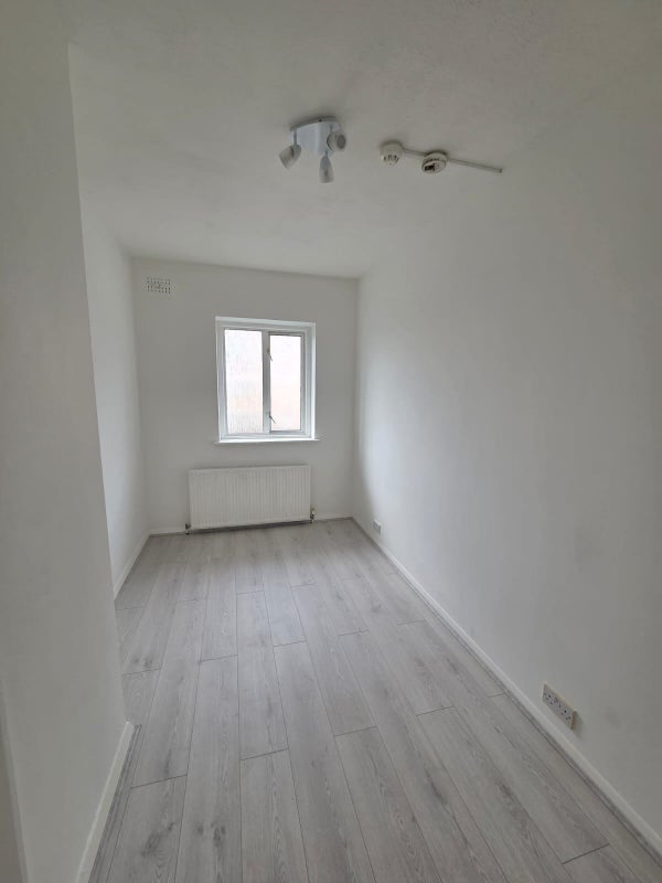 ☘️Newly Refurnished 6 Bedroom- 1 Room Available