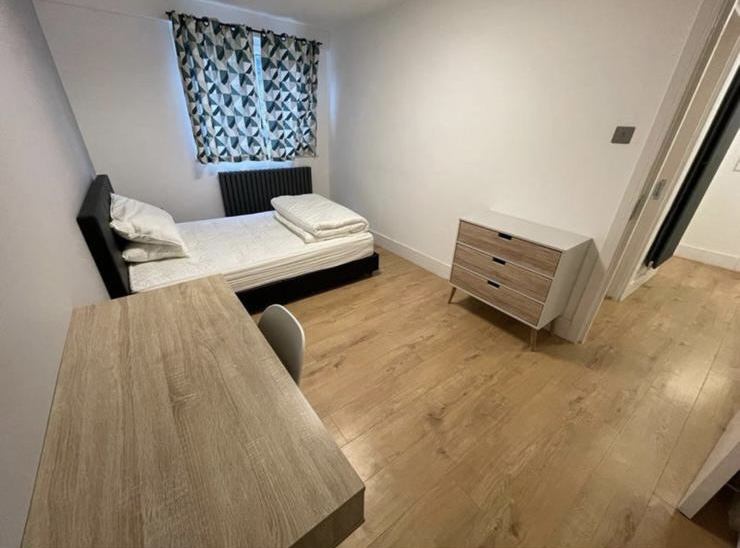 Spacious Double Room in limhouse