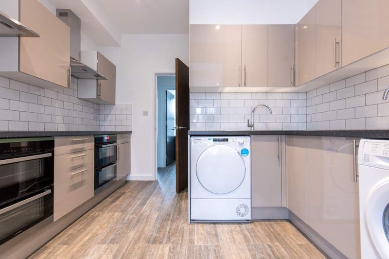 Lovely Ensuite available ASAP!