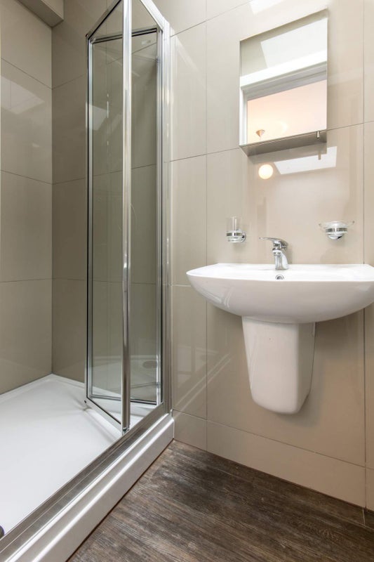 Lovely Ensuite available ASAP!