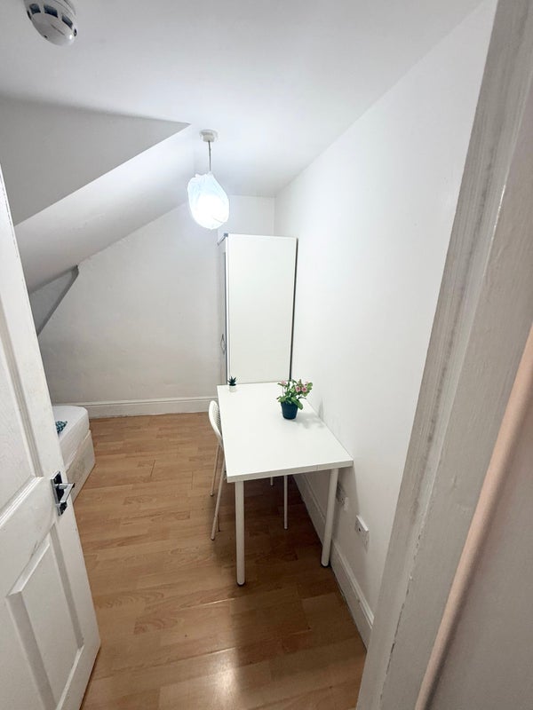 Single Room in Willesden 