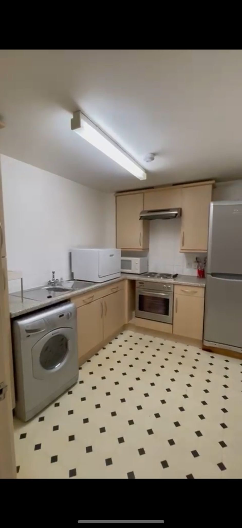 Spare Room Available – double room in Canary Wharf(E14)
