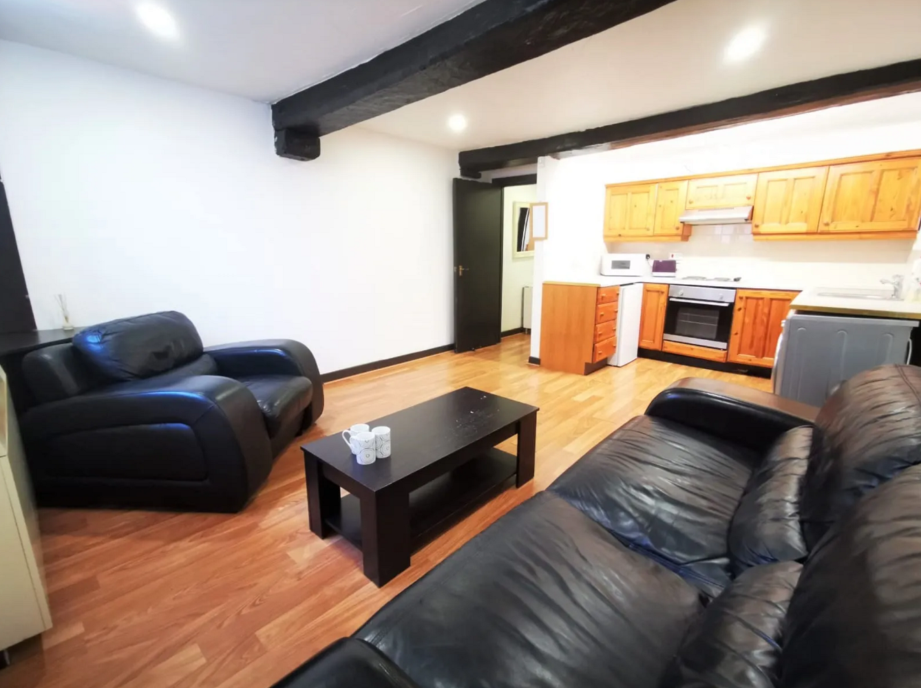 Great location for this apartment get close to everywhere