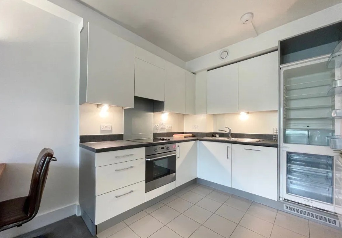 DOUBLE BEDROOM WITH A PRIVATE BATHROOM FOR RENT