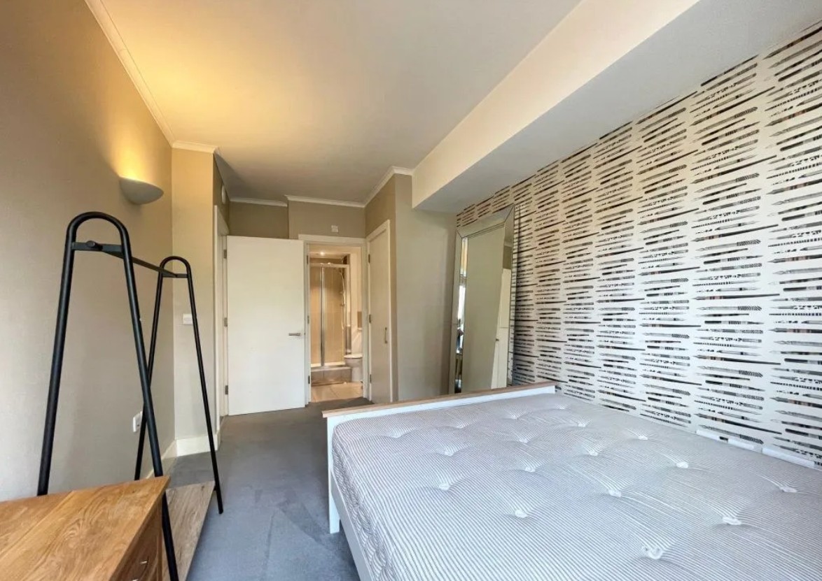 DOUBLE BEDROOM WITH A PRIVATE BATHROOM FOR RENT
