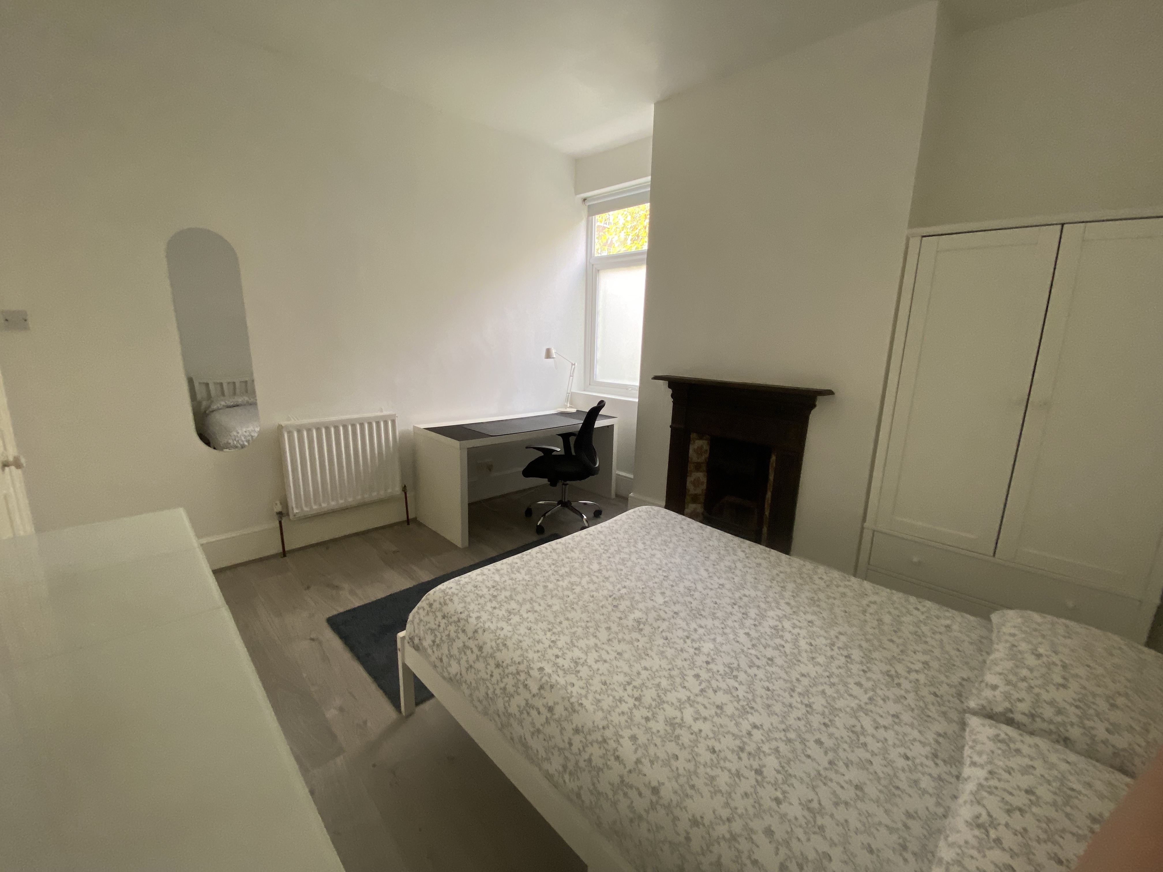 Beautifully clean double room in Seven Sisters/Manor House