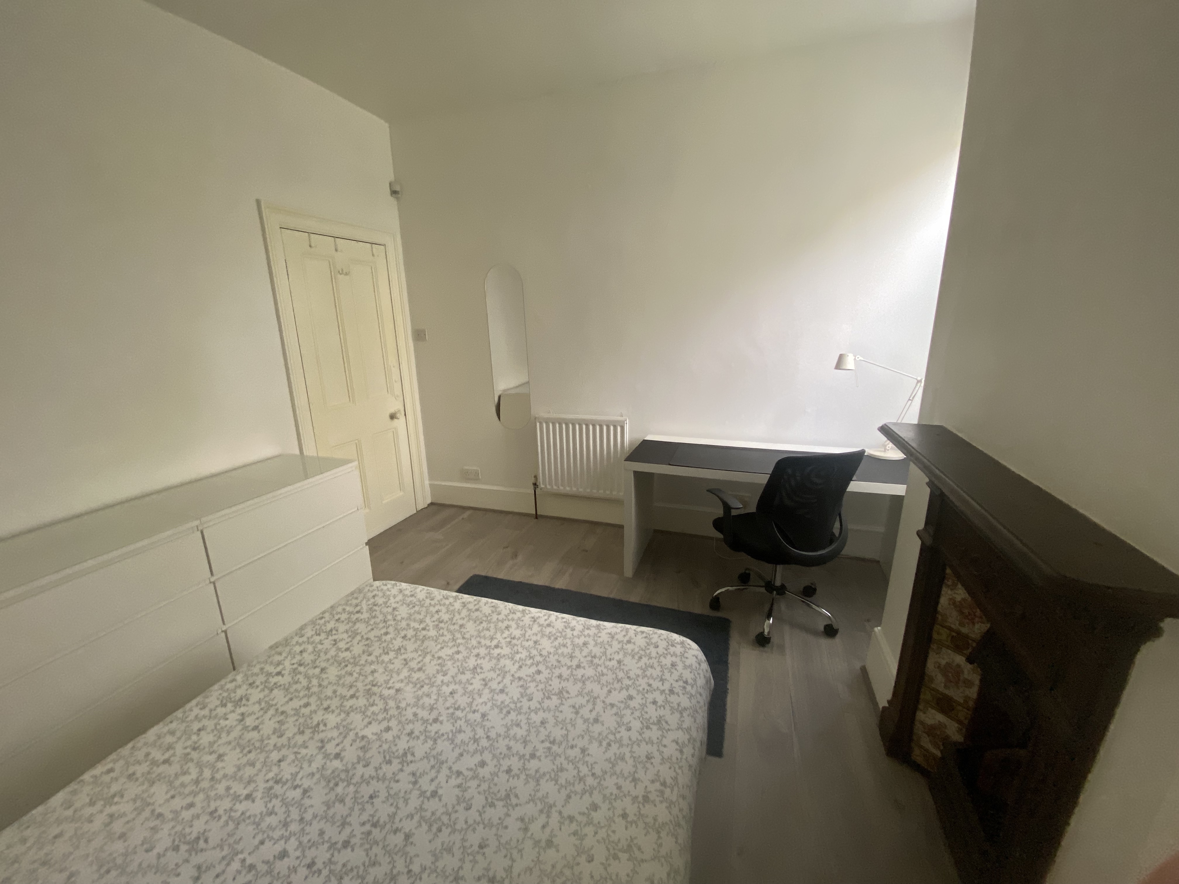 Beautifully clean double room in Seven Sisters/Manor House