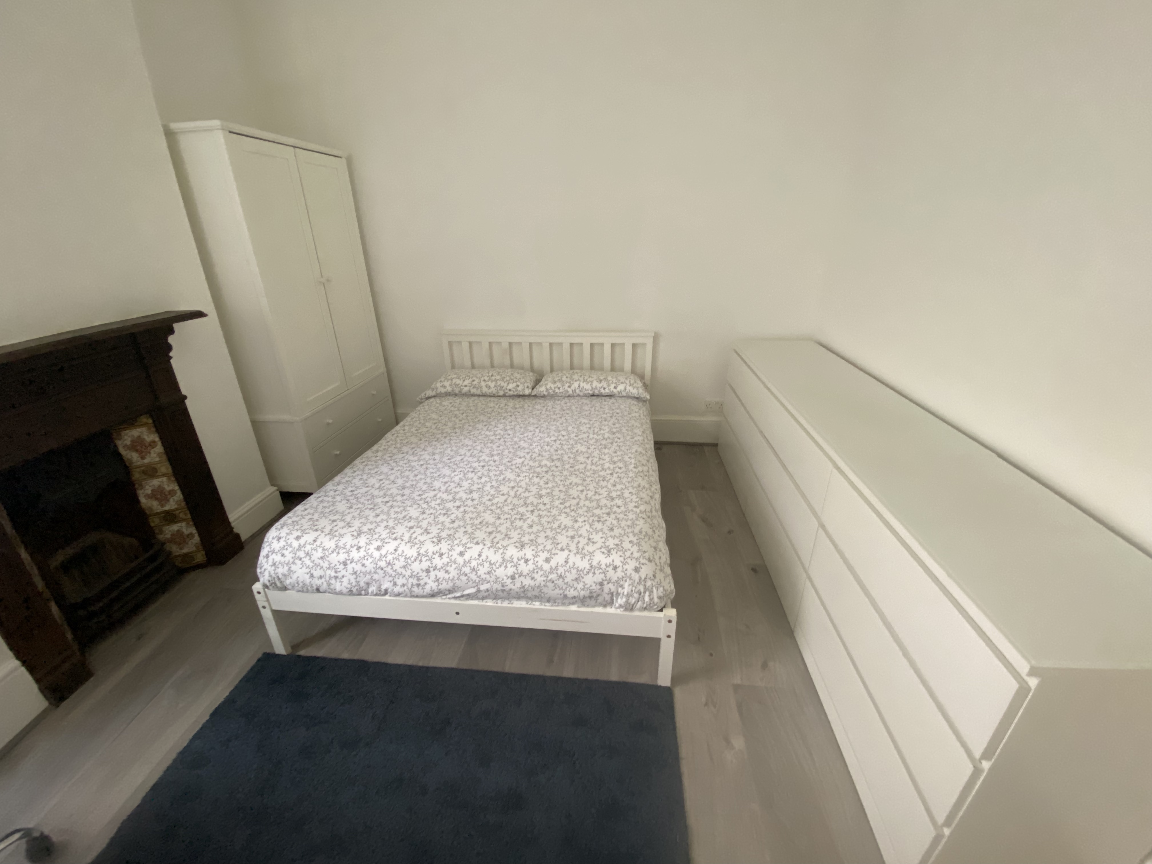 Beautifully clean double room in Seven Sisters/Manor House