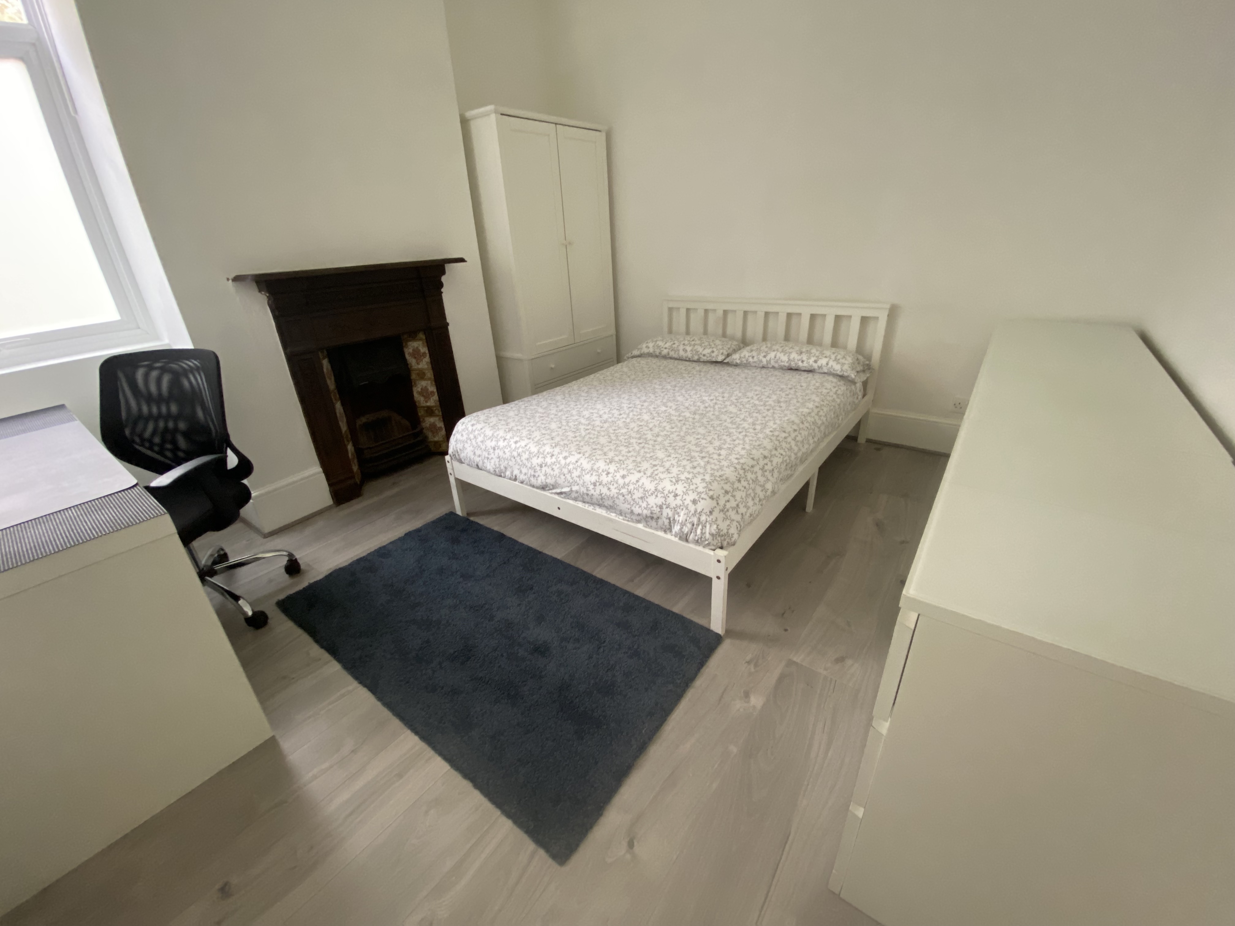 Beautifully clean double room in Seven Sisters/Manor House