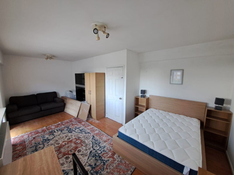 Spacious Master Room – Finchley Road