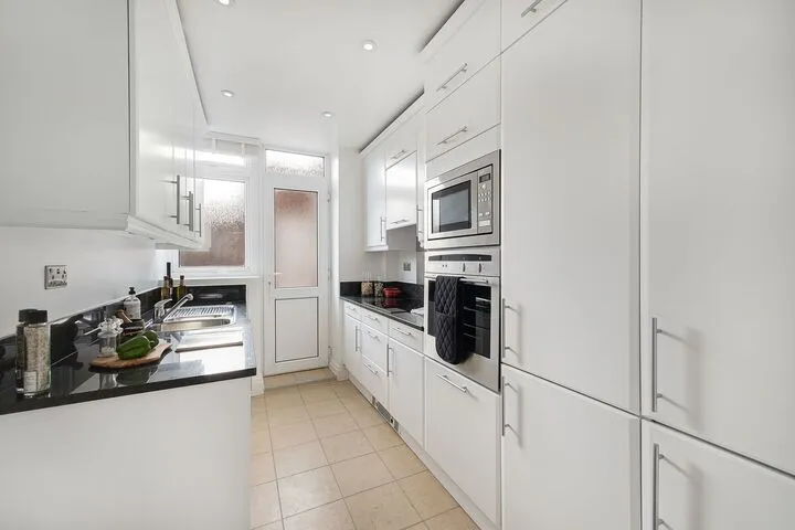 Elegant 1 bedroom flat Palace Gate, London