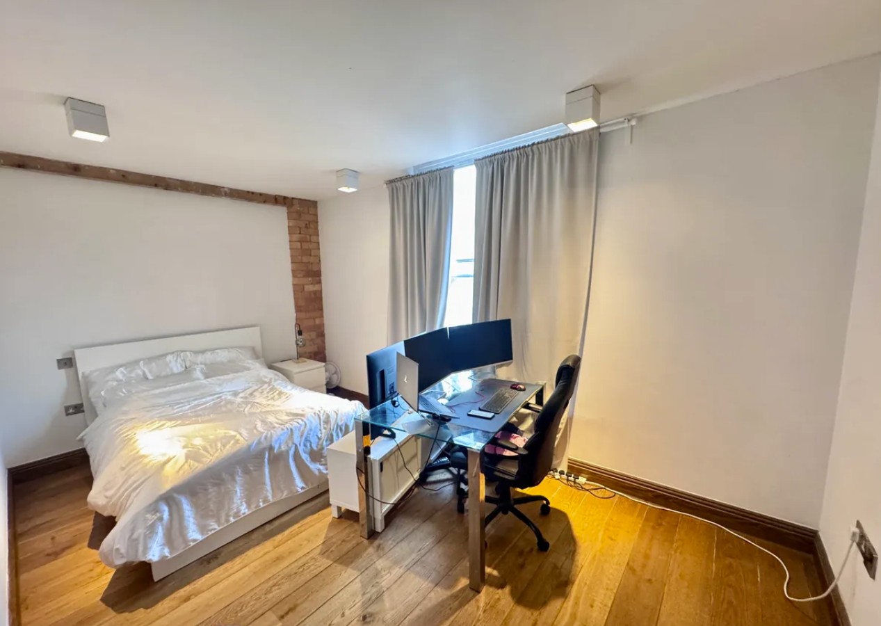 SPACIOUS ONE BEDROOM FLAT 