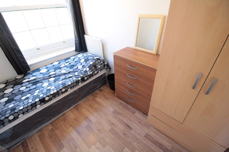 3-Bedroom Flat Share in E3 – Excellent Location