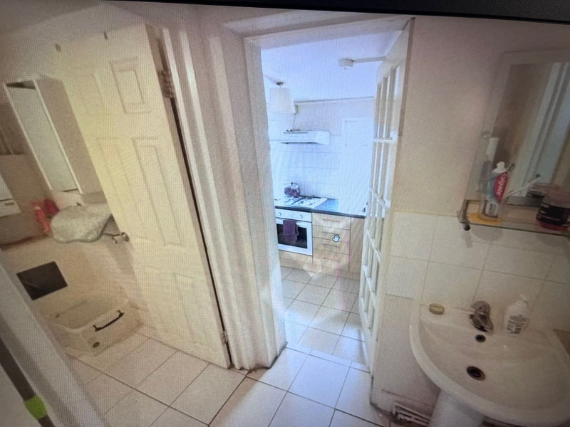 Spacious Double Rooms – All Bills Included 