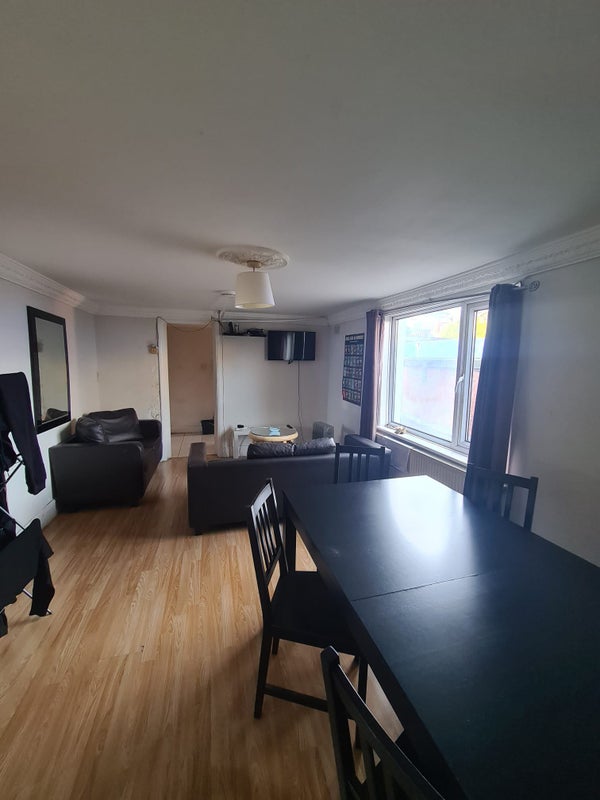 Double Room Available in SE16