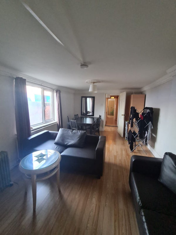 Double Room Available in SE16