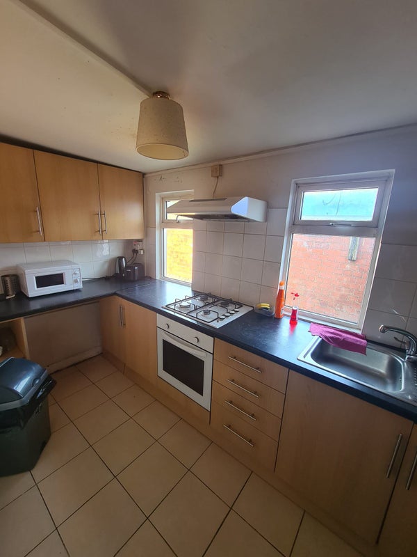 Double Room Available in SE16