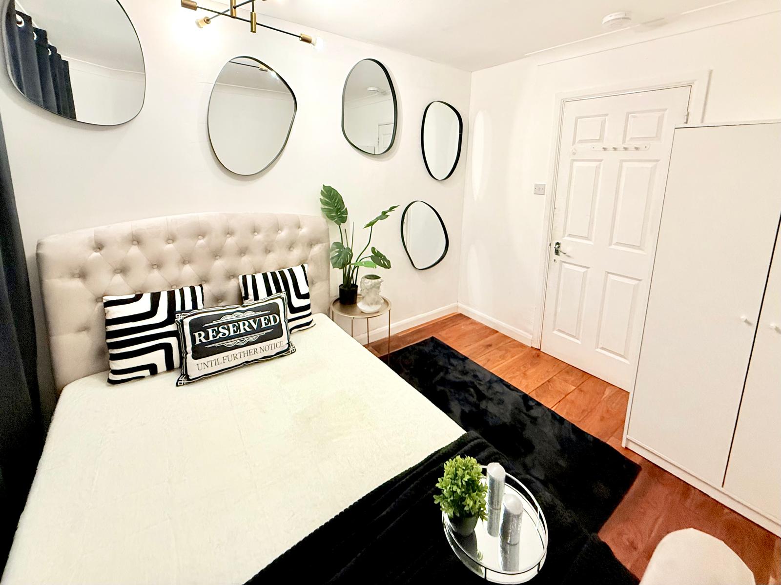 Beautiful Double Bedroom in Britania Village