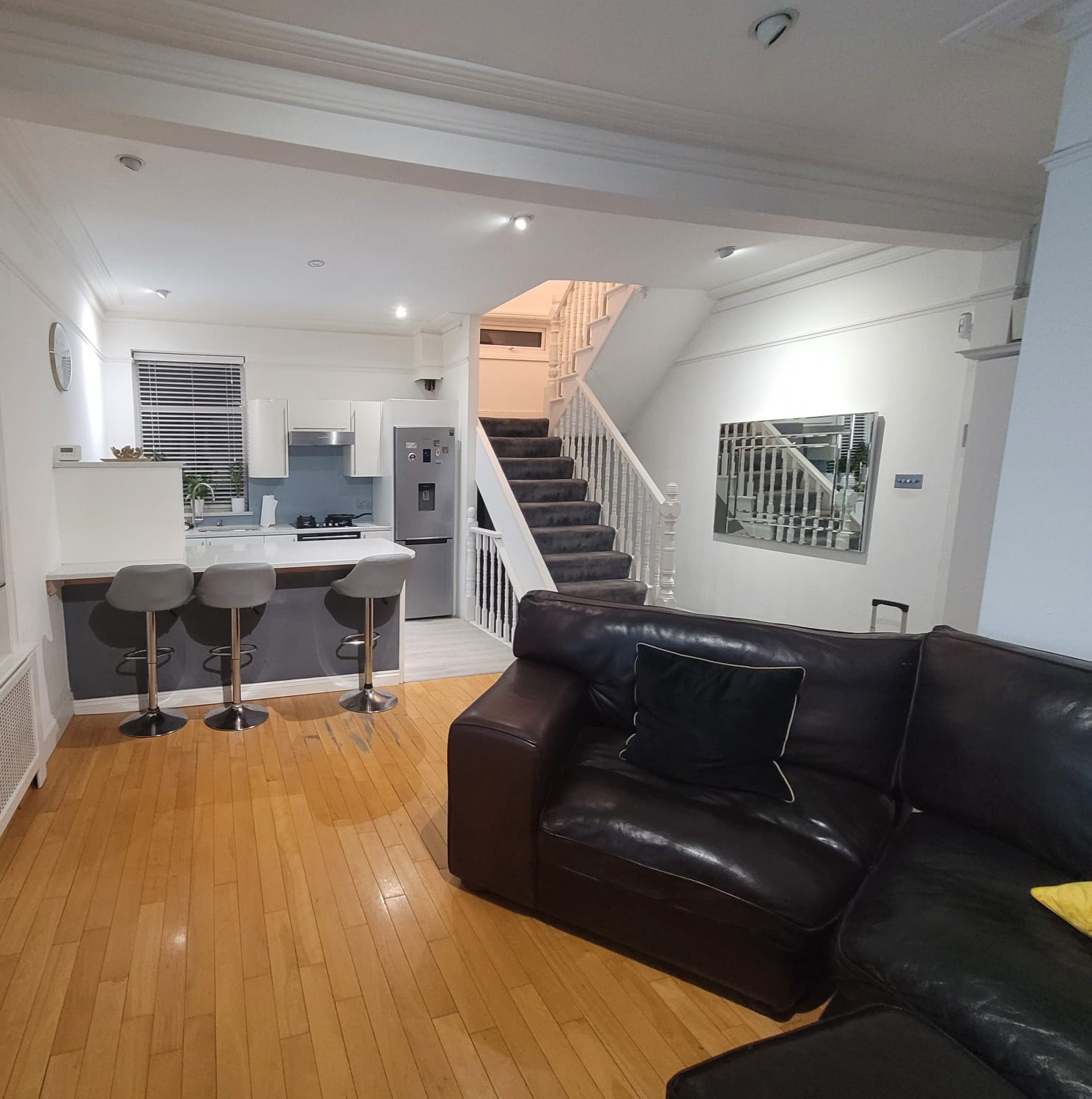 Luxury Apartment - Bills included 