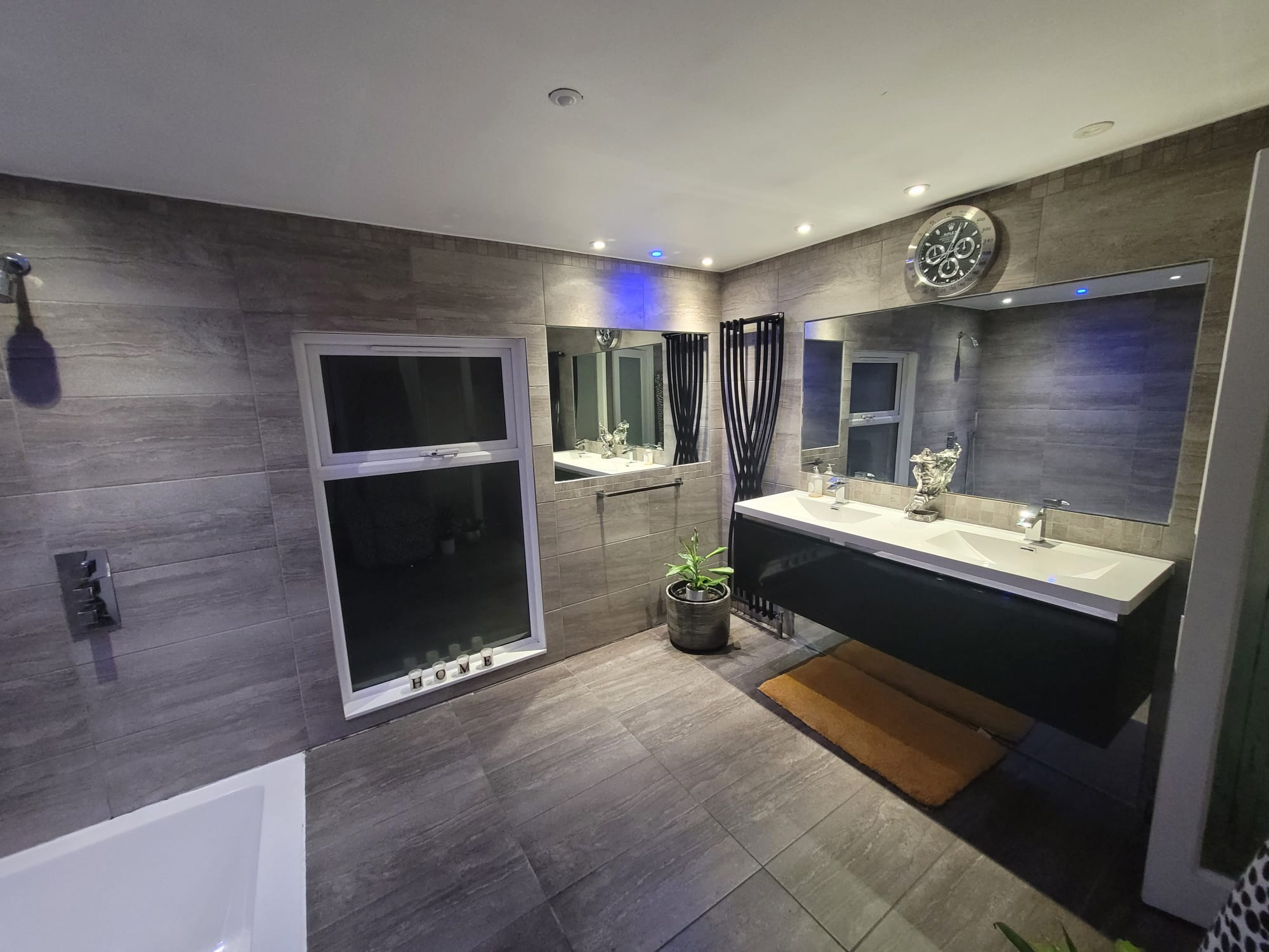 Luxury Apartment - Bills included 