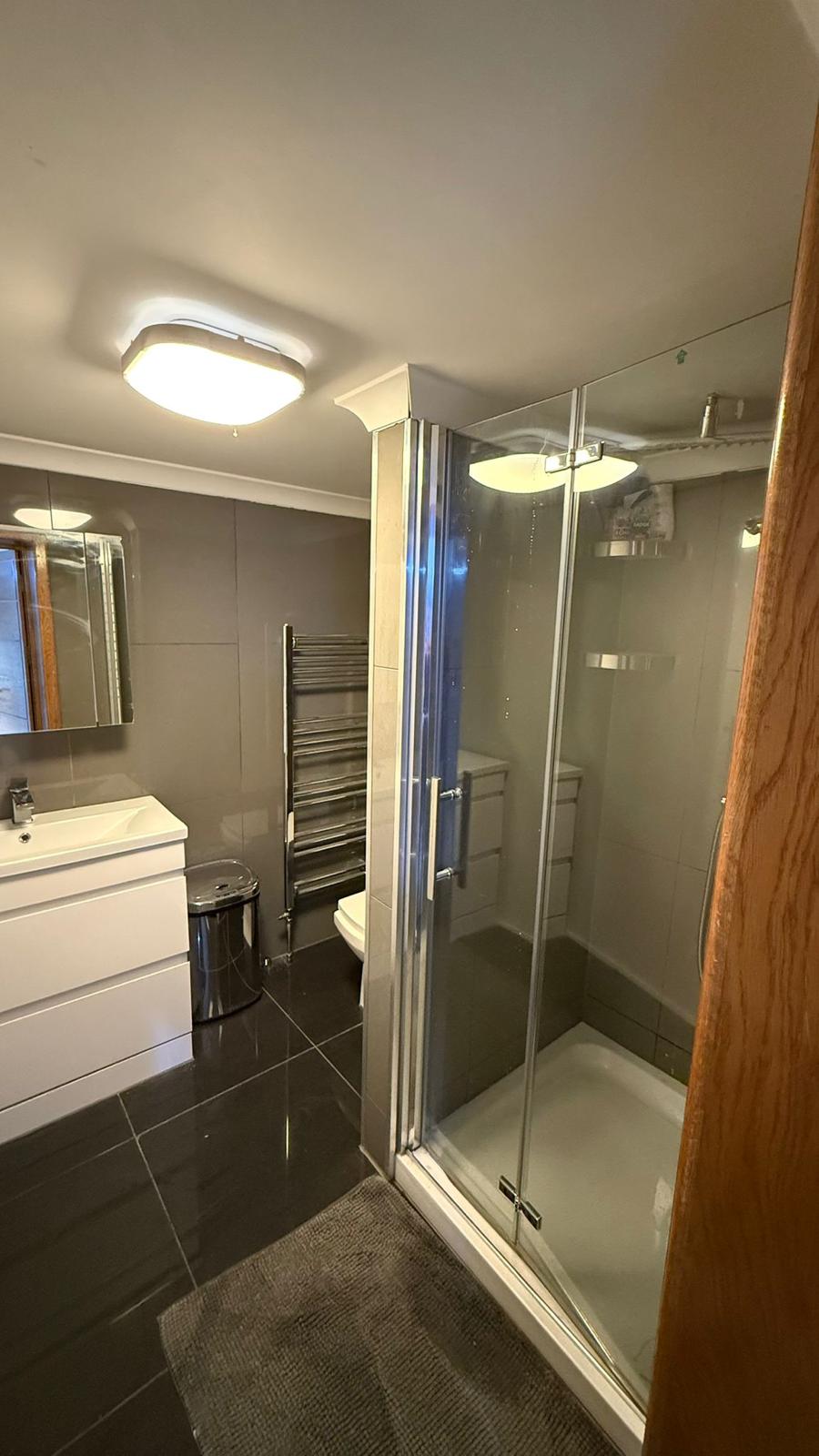 FANTASTIC ONE BEDROOM FLAT READY TO MOVE IN