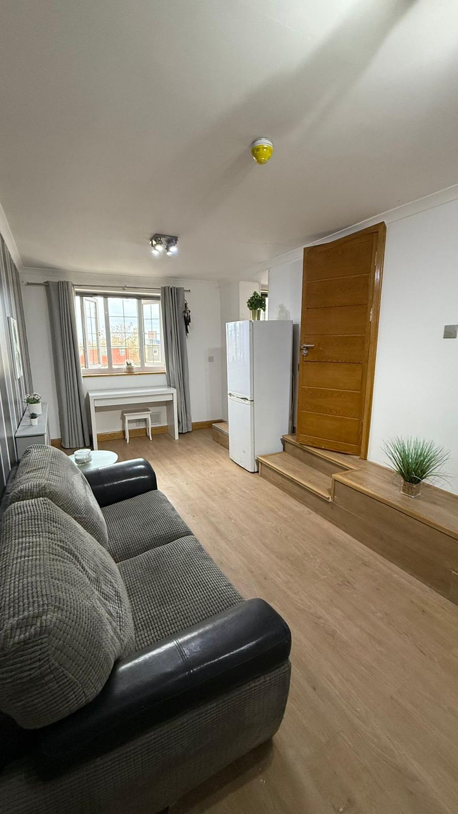 FANTASTIC ONE BEDROOM FLAT READY TO MOVE IN