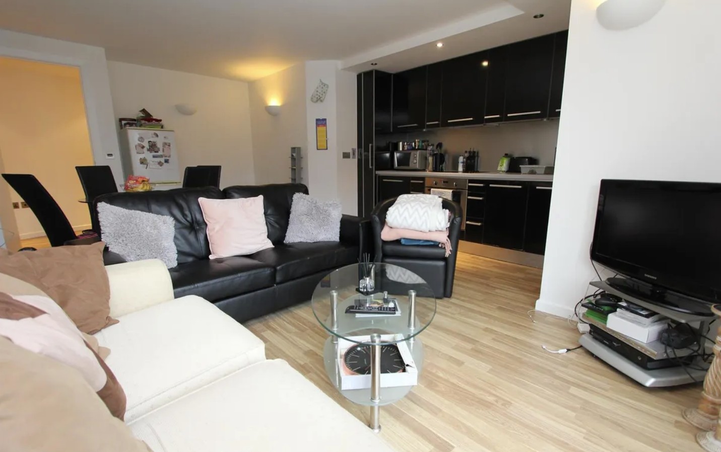 Great location for this lovely 2 bedroom flat share