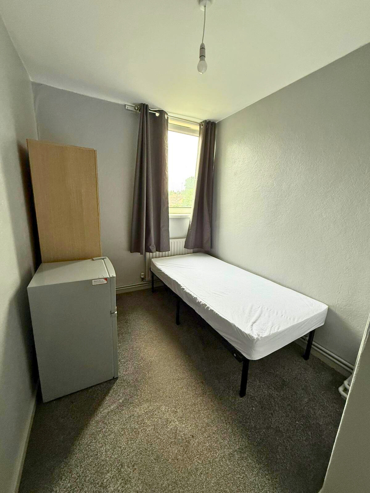 Single Room Available – E14 0AP