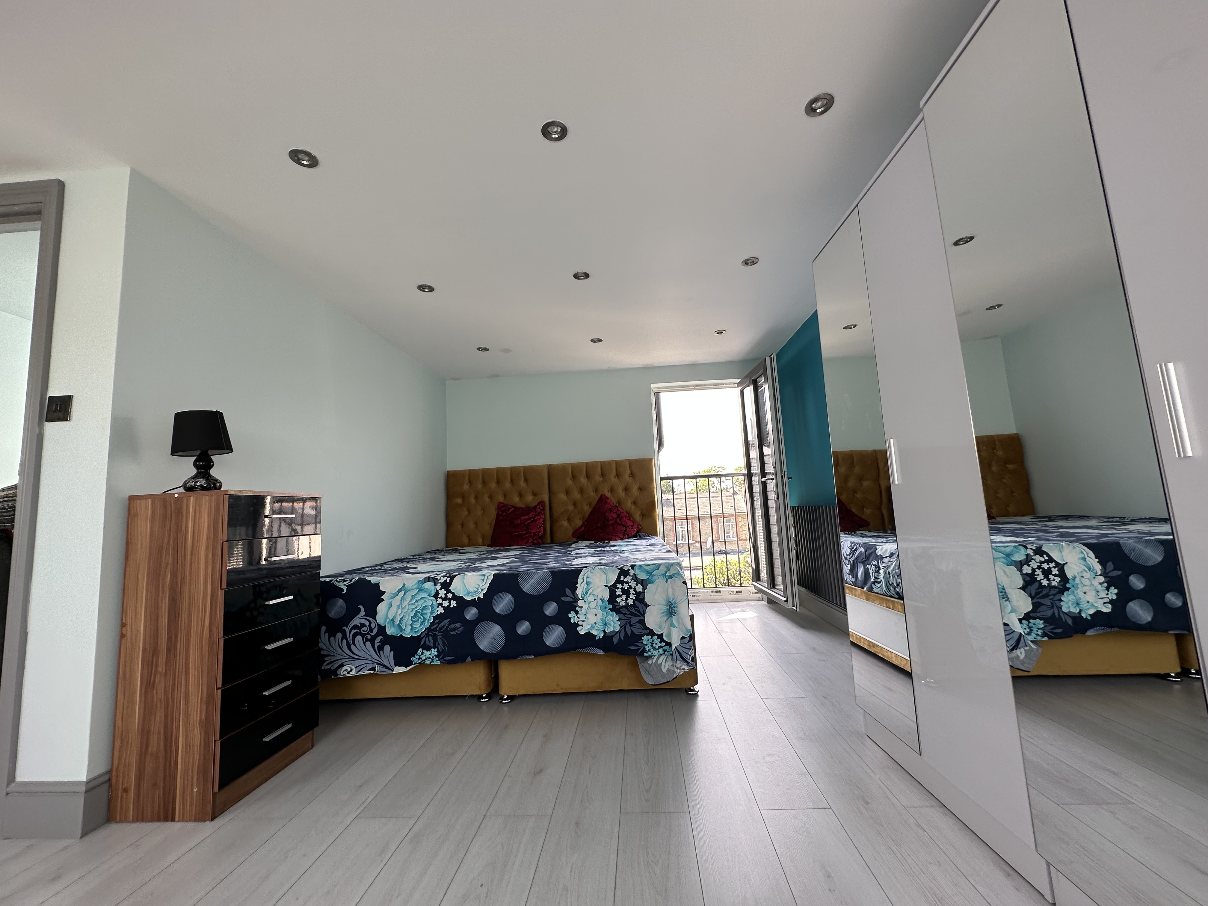 Fantastic Large room to let close to Plaistow/Stratford
