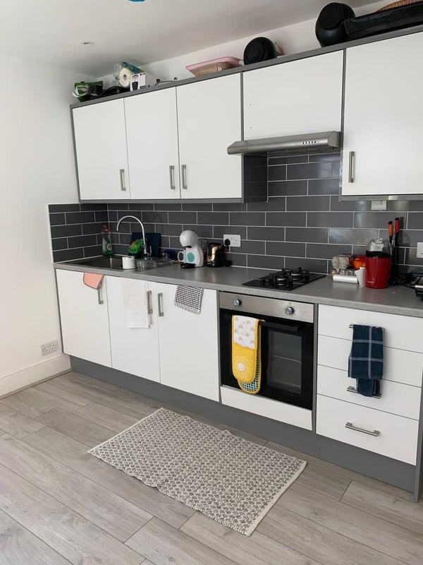 Large double room near Turnpike Lane station 