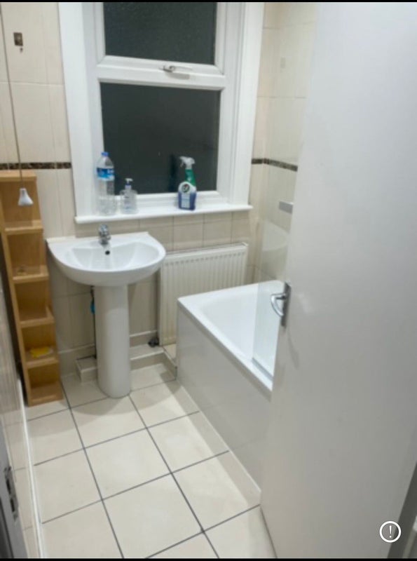 Large double room near Turnpike Lane station 