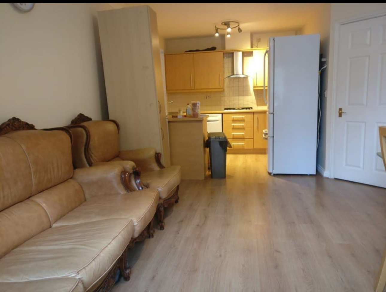 Single female seeking similar to share a 2 bed 2 bath flat